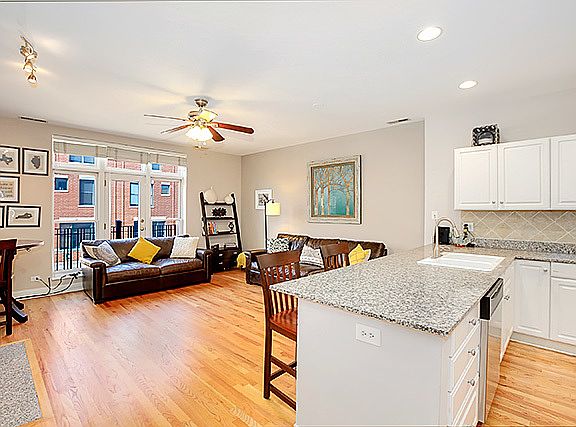 5th image of 2843 N Lincoln Ave APT 202