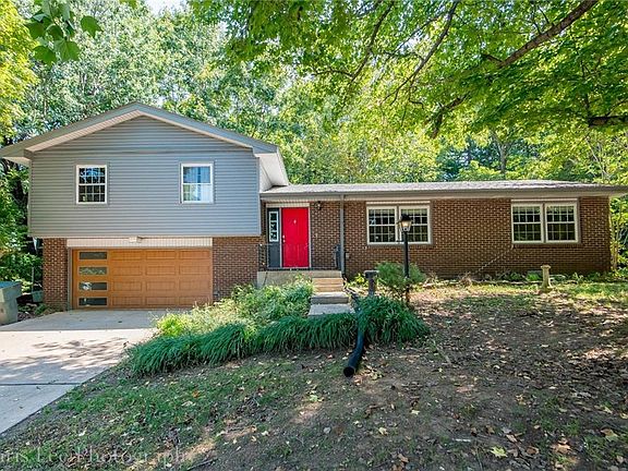 3rd image of 1920 N Winwood Dr