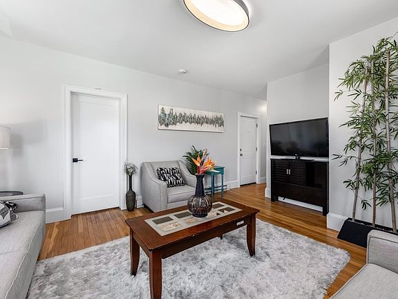 5th image of 113 Regent St