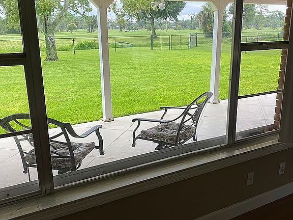 5th image of 823 Fairway Dr