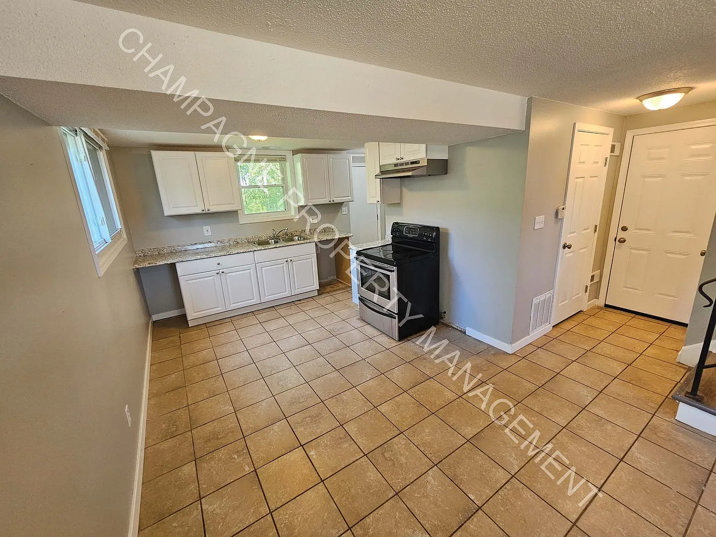 1307-1309 N Arrowhead Ridge — Photo 3