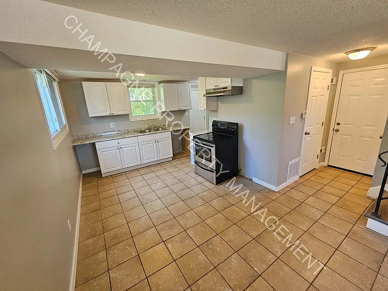 1307-1309 N Arrowhead Rdg — Photo 3