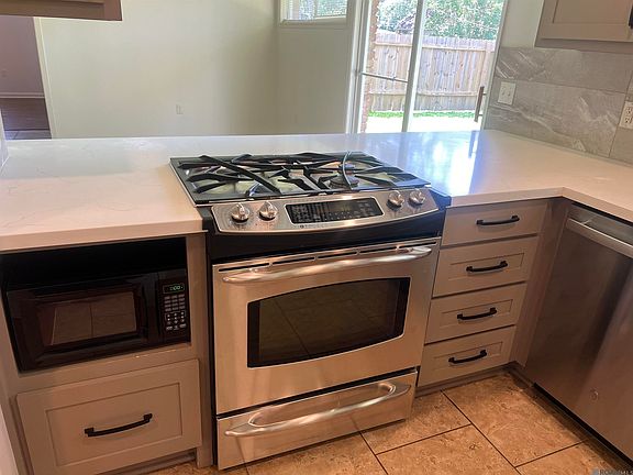 3rd image of 8082 Sholar Dr
