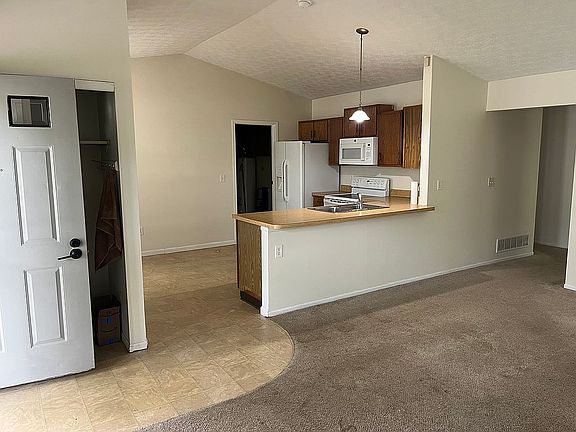 2nd image of 559 Highmeadows Village Dr