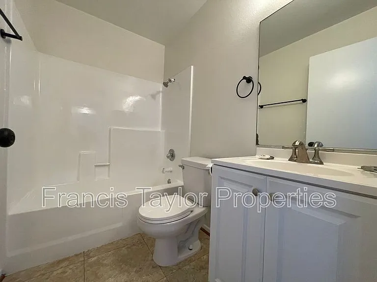 355 Idaho Ave #7 — Photo 11