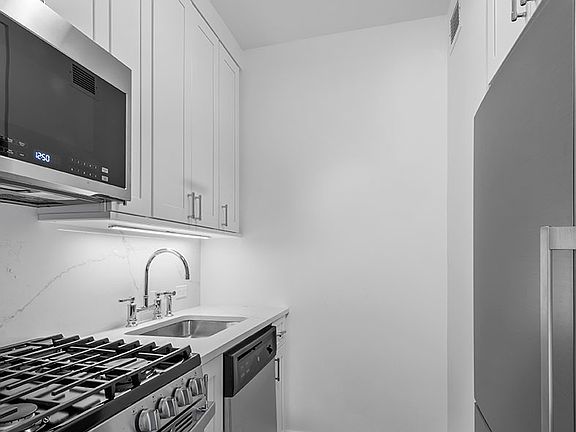 4th image of 211 E 70th St APT 8D