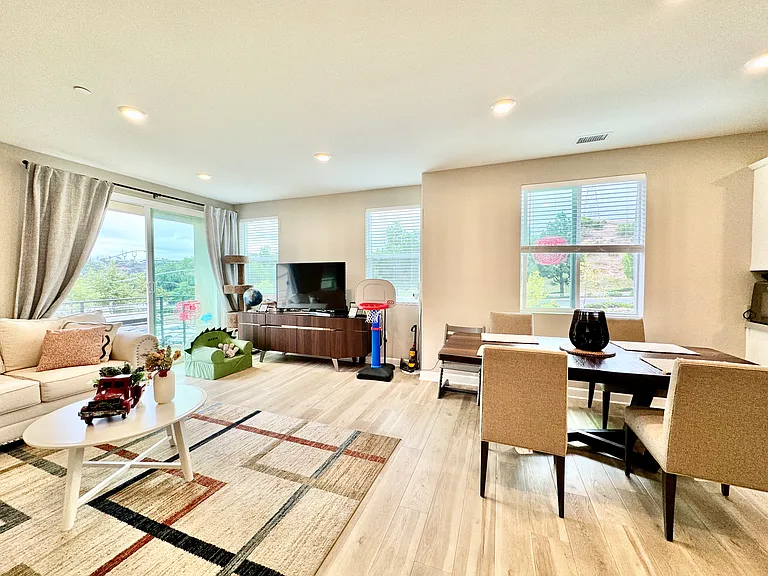 7911 Belluno Way — Photo 8