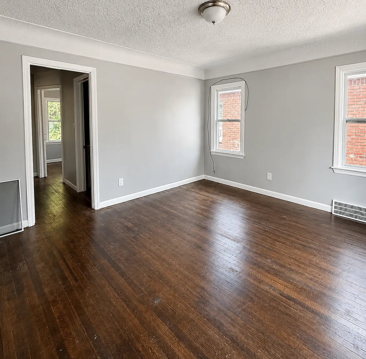 2 bed, 706 sqft, $1,200 — Photo 2