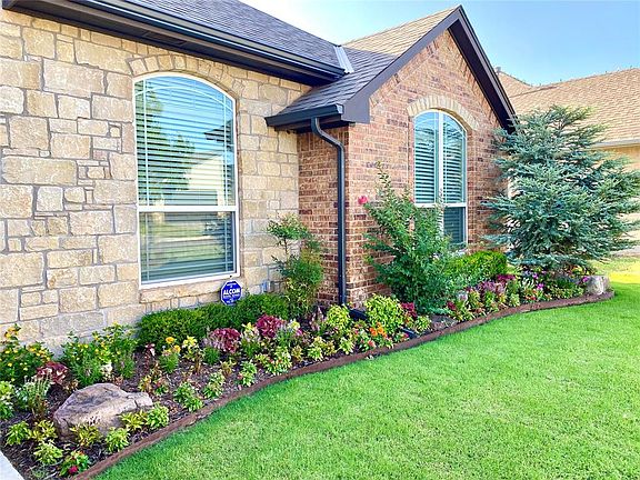2nd image of 15924 Capri Ln