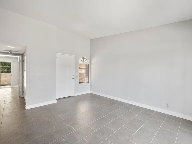 505 S Farrell Dr #D20 — Photo 6