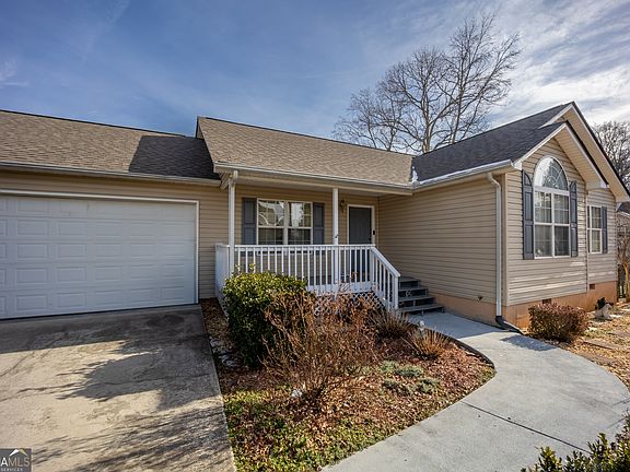 3rd image of 235 Cook St