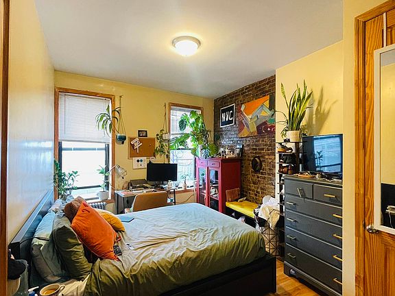 4th image of 399 Smith St APT 1B