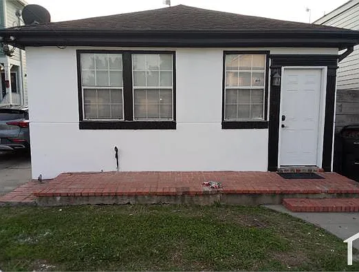 2032 Saint Anthony St — Photo 1