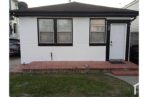 2032 Saint Anthony St Photo 1