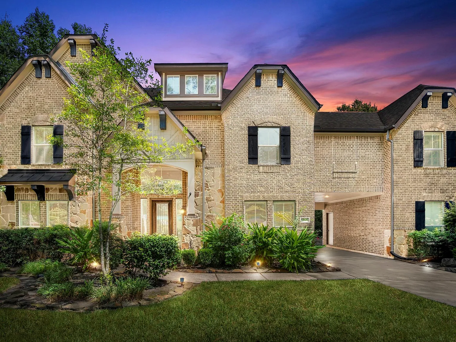 5 bed, 5.0 bath, 5531 sqft, $6,500 — Photo 1