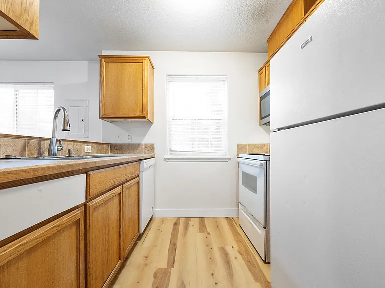 12901 NE Prescott Dr #B — Photo 10