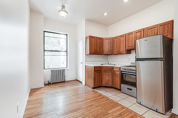1st image of 422 E 77th St APT 4E