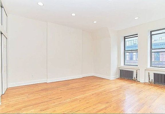 3rd image of 141 W 80th St APT 1F