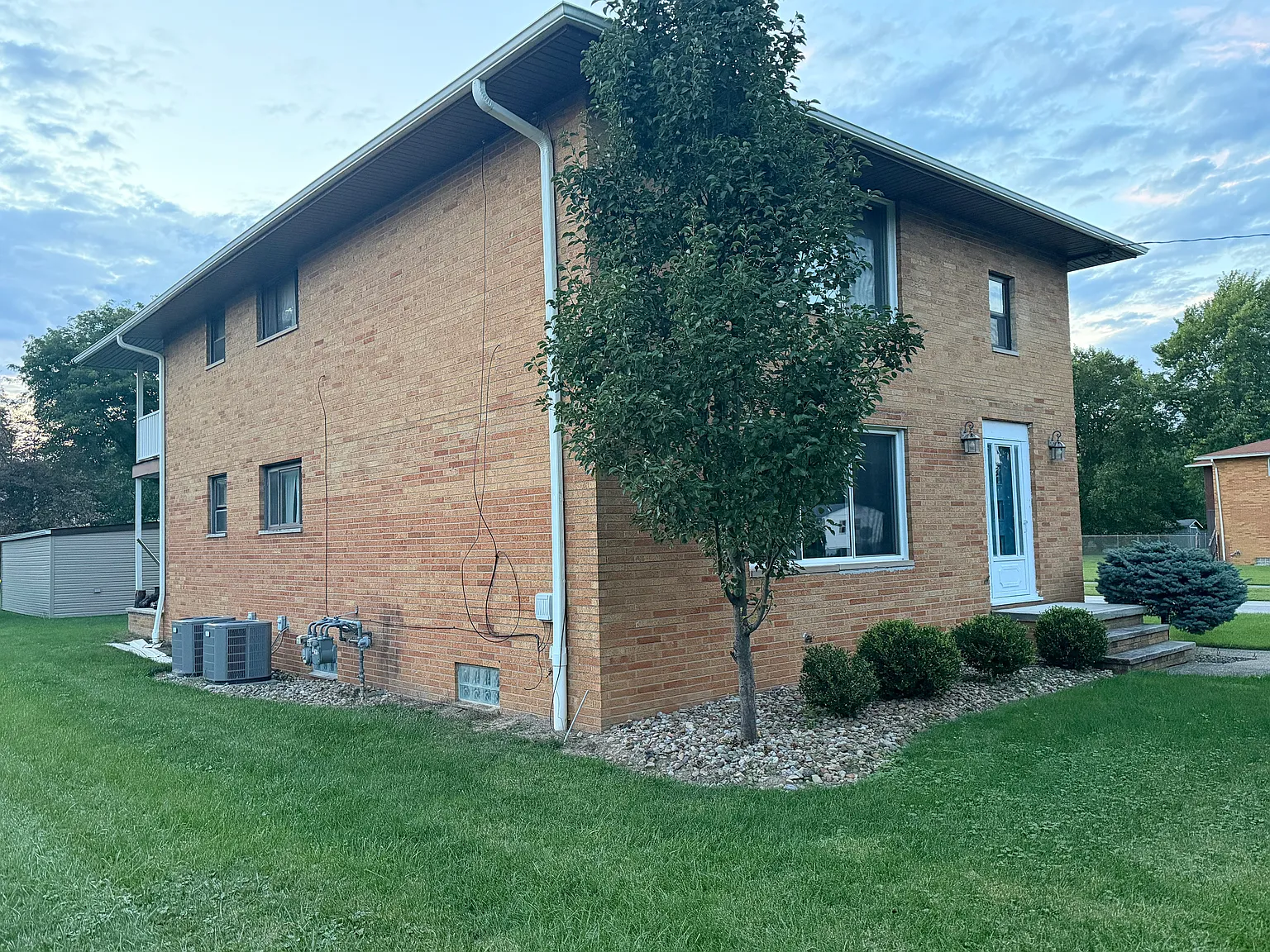 3 bed, 1200 sqft, $1,550 — Photo 3