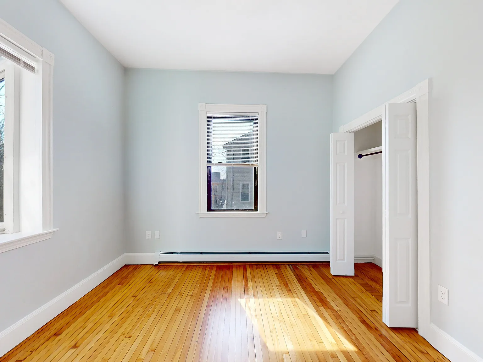 2 bed, 900 sqft, $3,200 — Photo 4