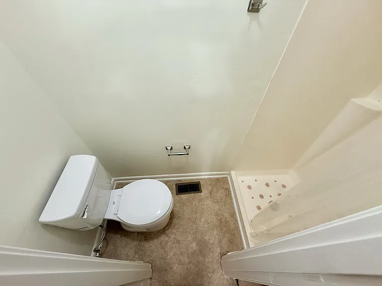 1009 Louisburg Pl — Photo 25