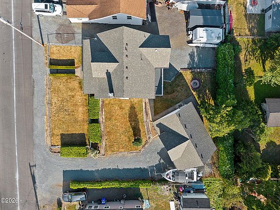 3rd image of 207 Cypress Ave