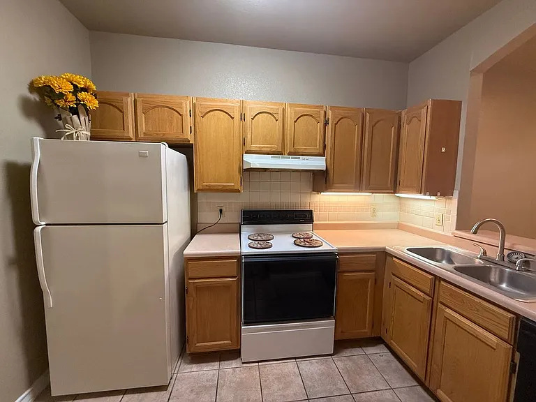 1401 E Gustavus St #16 — Photo 7