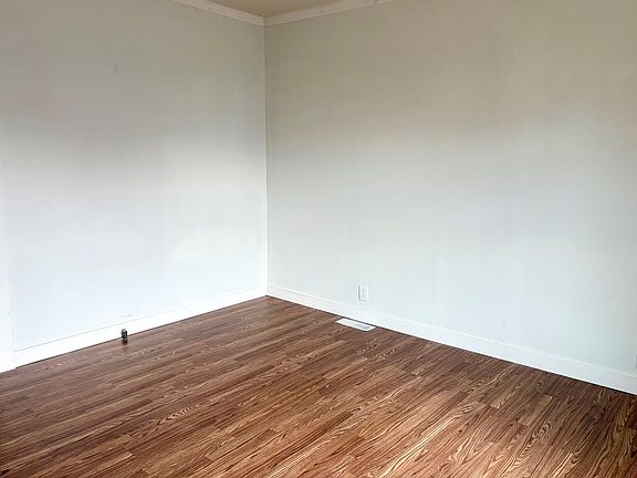 3rd image of 42 Warner Ave