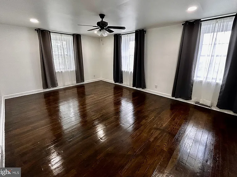 56 N New Ardmore Ave — Photo 7