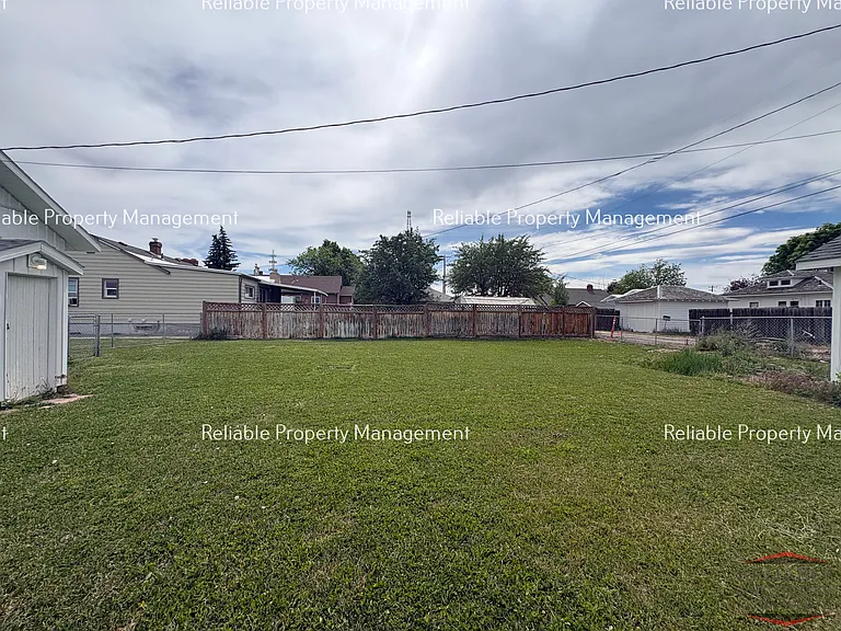 489 N Broadway St — Photo 14