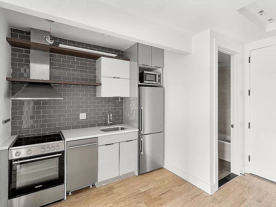 2nd image of 473 Kosciusko St #1A