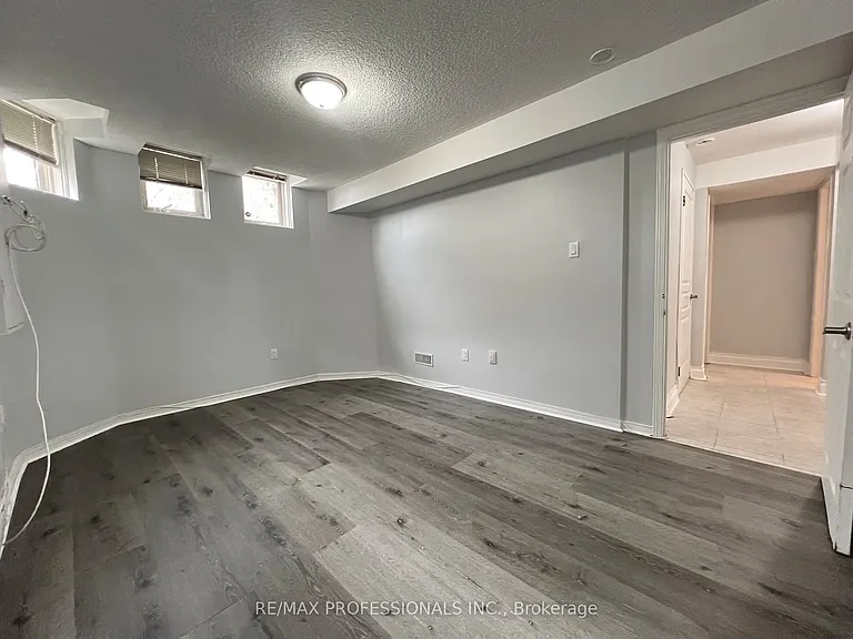 110 Springview Dr — Photo 29