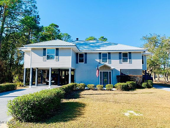 2nd image of 215 Fernwood Dr