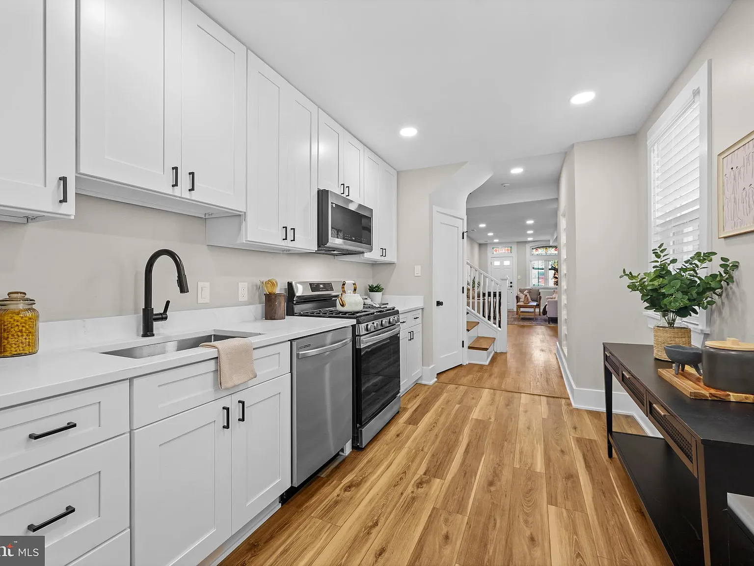 2 bed, 2.5 bath, 1280 sqft, $2,500 — Photo 3