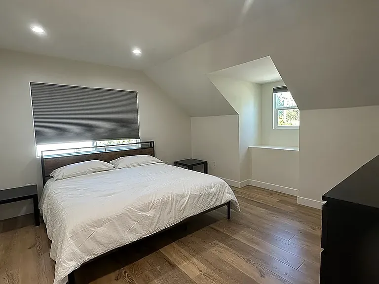 11545 Amestoy Ave — Photo 11
