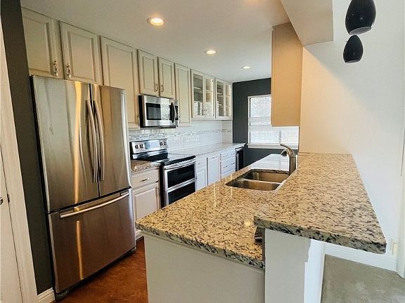5th image of 3800 Rosemont Blvd APT 110C