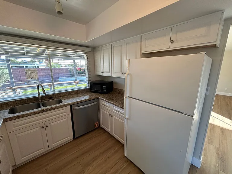 8601 E Orange Blossom Ln — Photo 5
