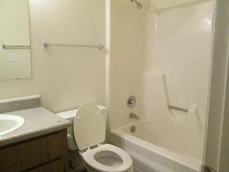 Eastridge Apartments — Photo 45
