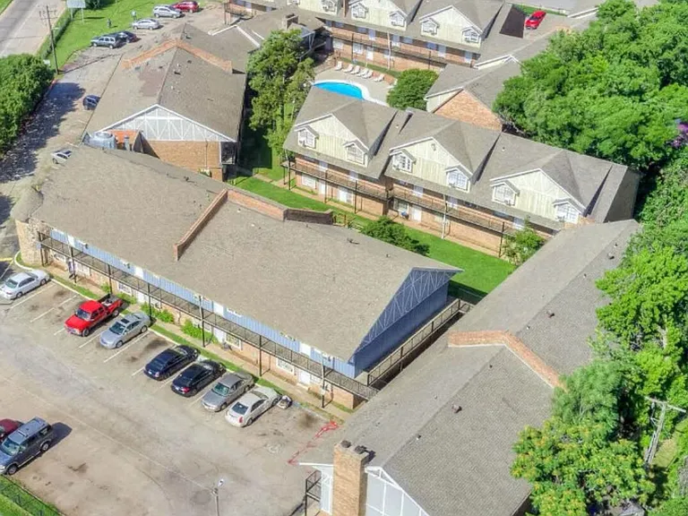 The Pines Apts — Photo 8