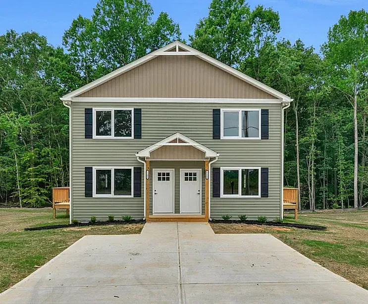 3 bed, 1300 sqft, $1,500 — Photo 1