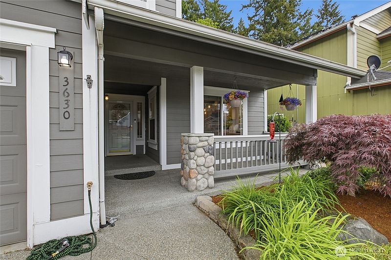 4th image of 3630 Silver Maple Court SE