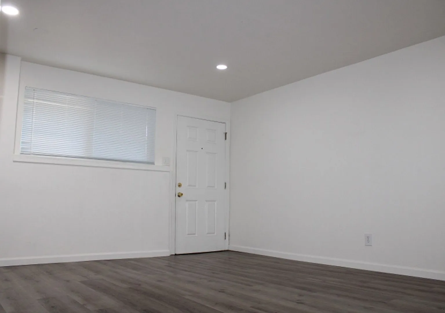 527 Vaqueros Ave — Photo 2