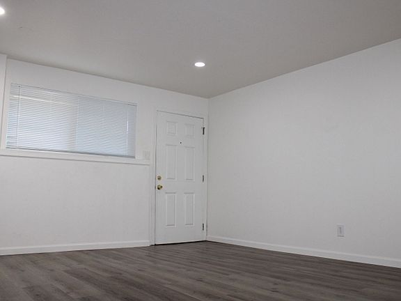 2nd image of 527 Vaqueros Ave APT C