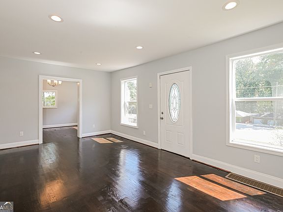 2nd image of 3426 Glenwood Rd