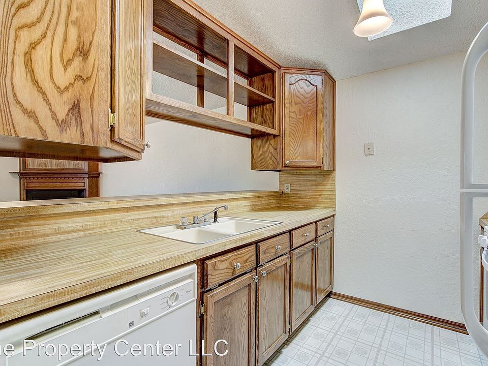 1st image of 2114 Parkview Dr