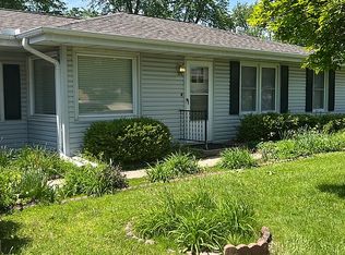 5011 N Graceland Dr, Peoria, IL 61614