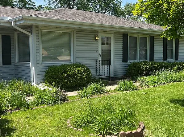 5011 N Graceland Dr, Peoria, IL 61614