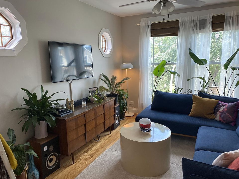 1st image of 3656 N Richmond St #2