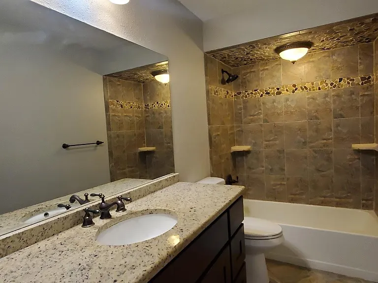 703 Regency Ct — Photo 6