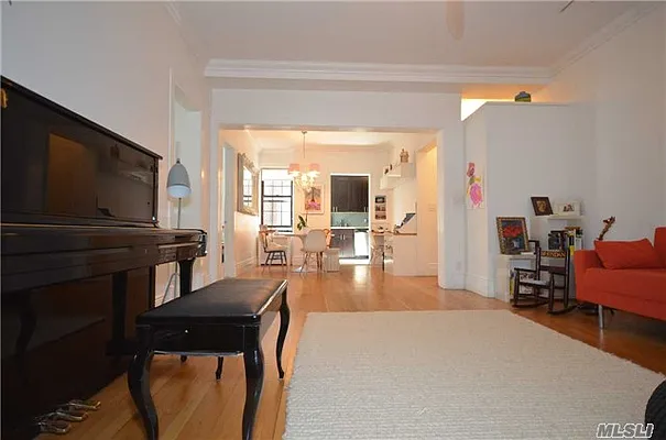 Sold by Madeleine Realty Ltd. | media 16